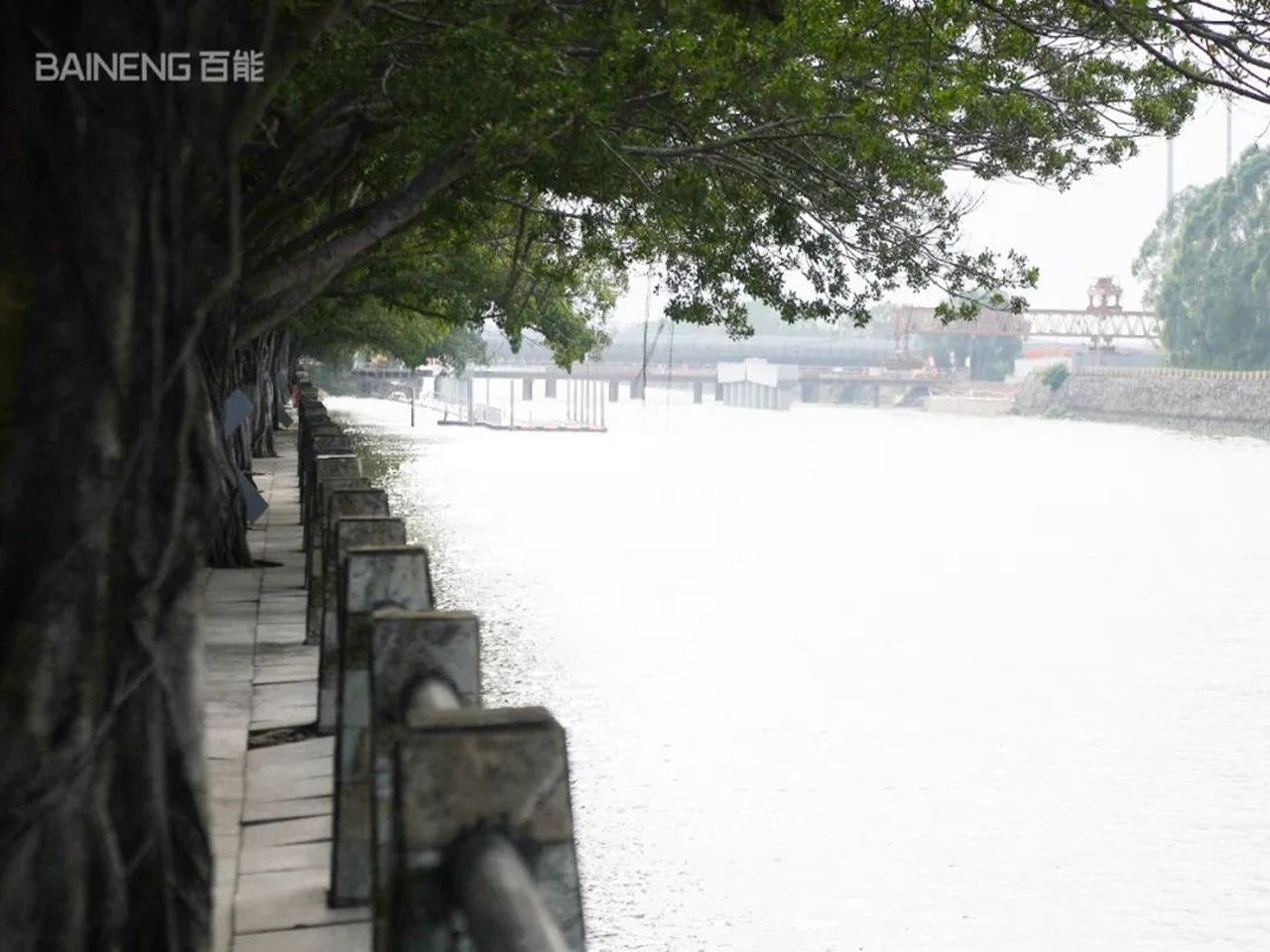 350㎡ Riverview Flat: Encounter Unexpected Beauty