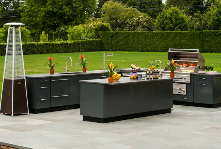 What Kind of Cabinets Do You Use for an Outdoor Kitchen?