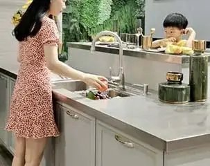Baineng Kitchen Cabinets Bring Companionship To Children